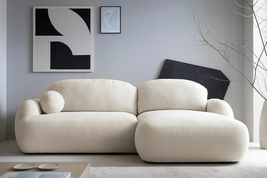 Kaip išsirinkti minkštą kampą, kuris taps jūsų svetainės širdimi?