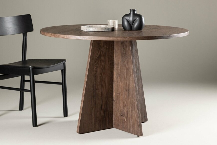 Kokios formos stalą rinktis, kad valgomasis taptų jaukia ir funkcionalia erdve?